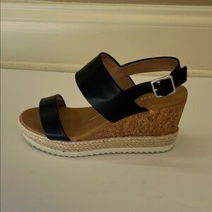 Report Black Leather Wedge Sandals Size 6